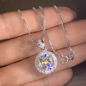 NEW 18k White Gold Round Cut Diamond Necklace